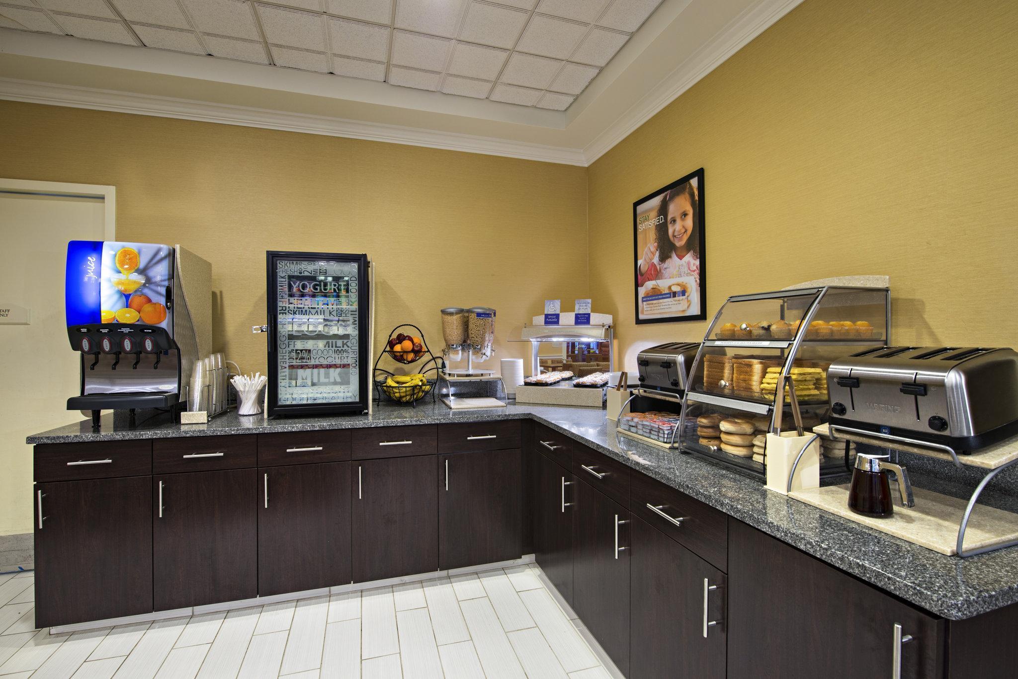 Holiday Inn Express & Suites Boston - Cambridge By Ihg Екстериор снимка