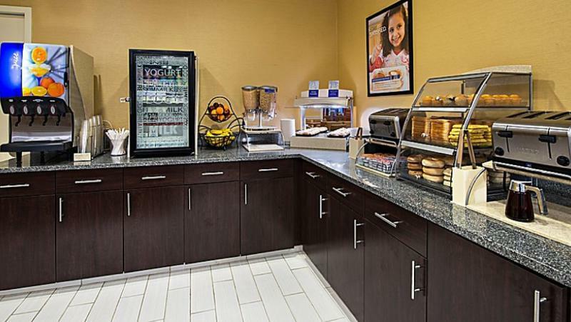 Holiday Inn Express & Suites Boston - Cambridge By Ihg Екстериор снимка