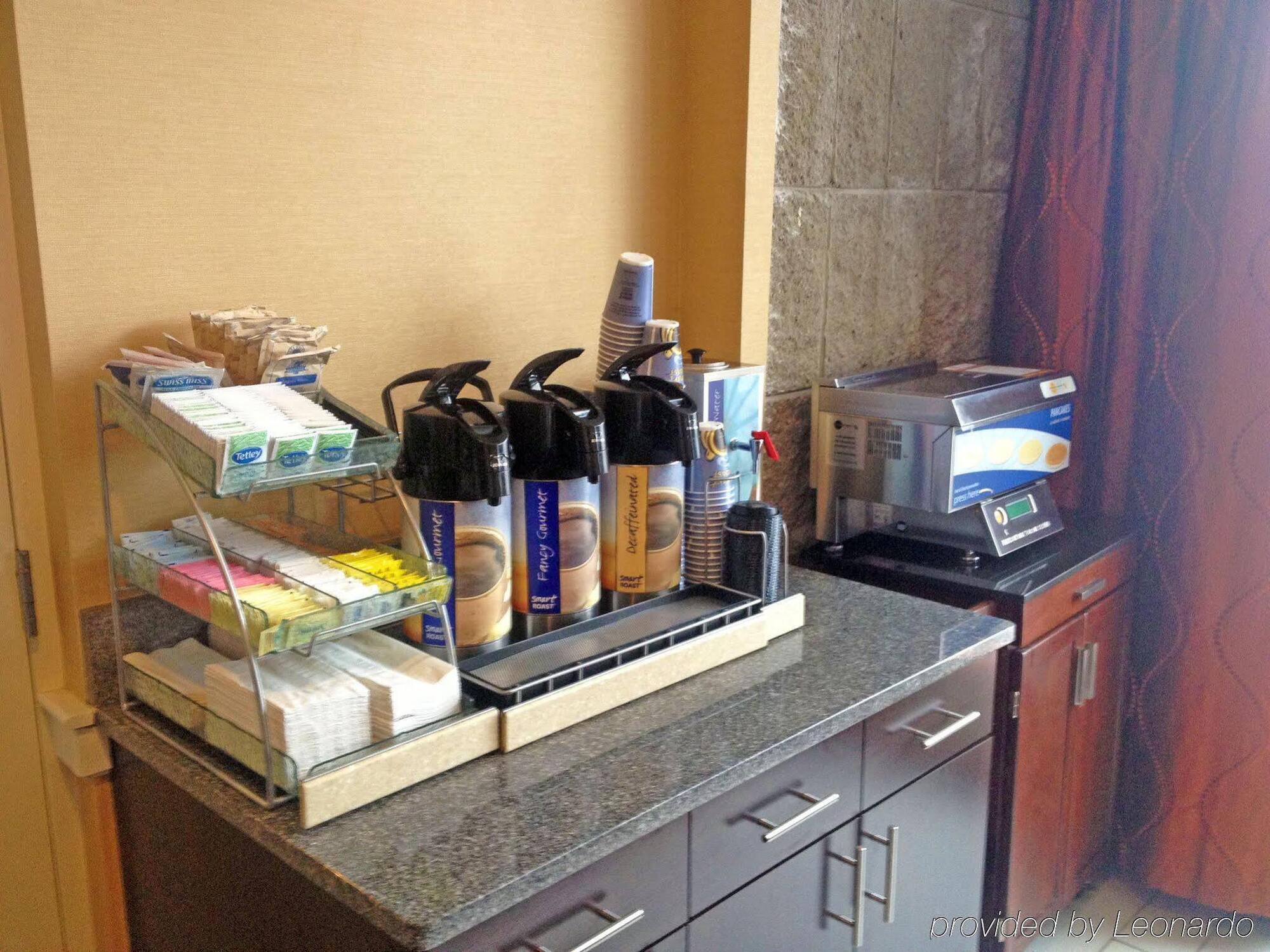 Holiday Inn Express & Suites Boston - Cambridge By Ihg Екстериор снимка