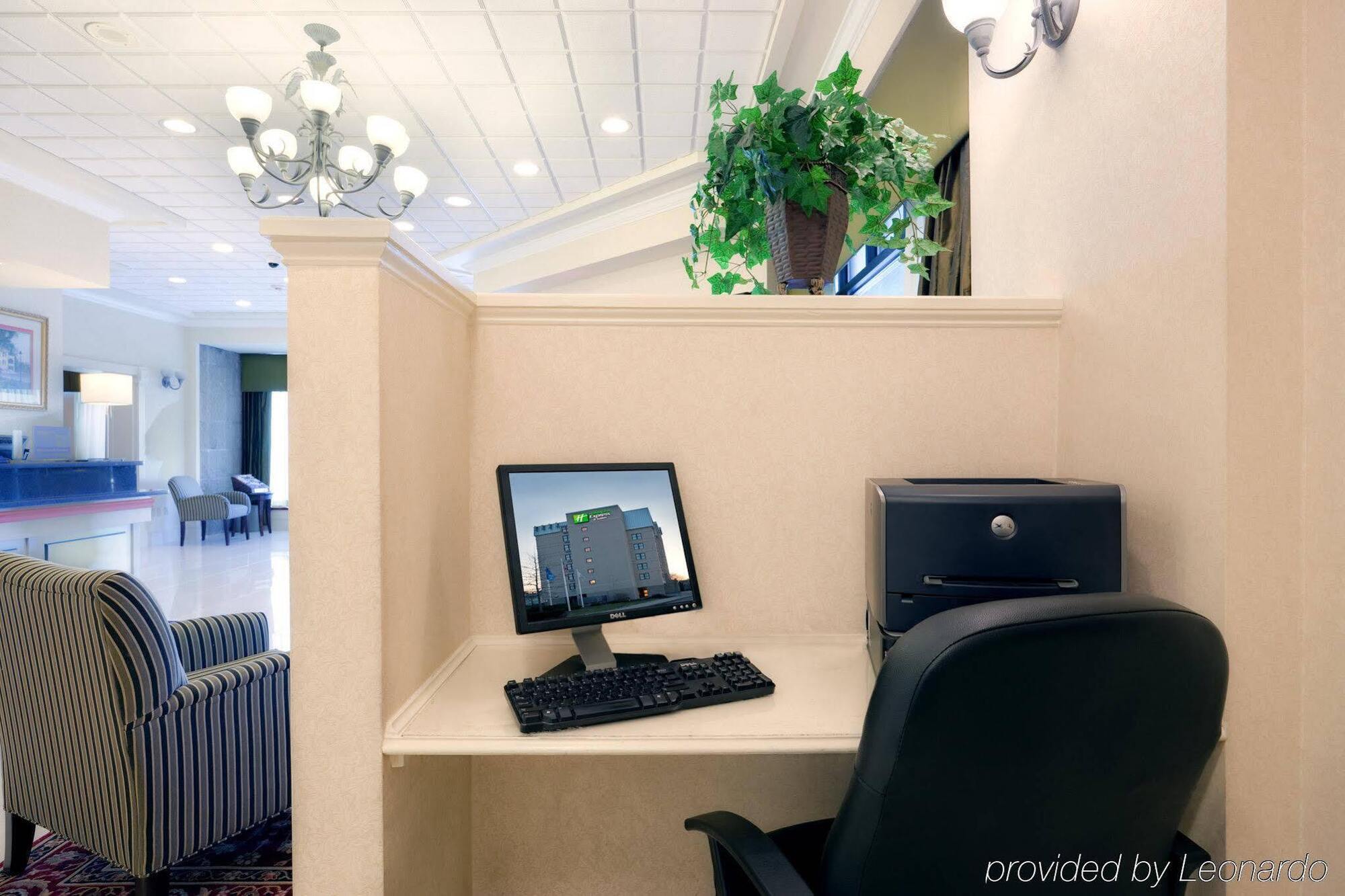 Holiday Inn Express & Suites Boston - Cambridge By Ihg Екстериор снимка